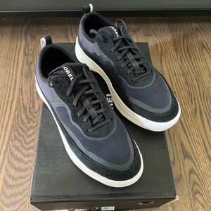 Like new sorel sneaker